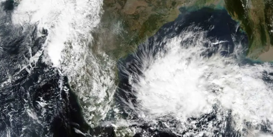 ঘূর্ণিঝড় আসে কোথা থেকে? কেনই বা বারবার বাংলাদেশে?